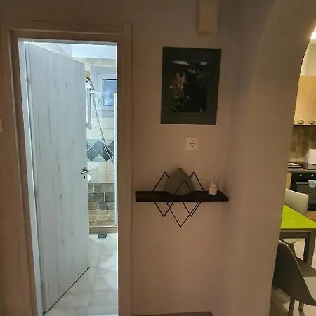 Larry'S Little Place In The Center Of Gytheio Exterior photo