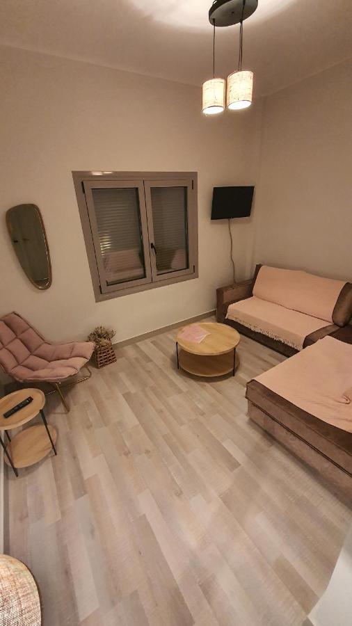 Larry's Little Place In The Center Of Apartment Gythio